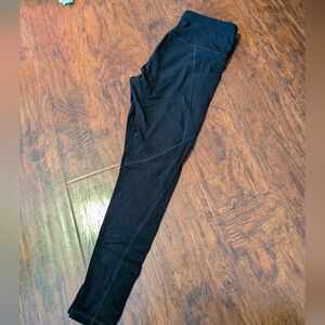 Black Athleta women's salutation stash leggings